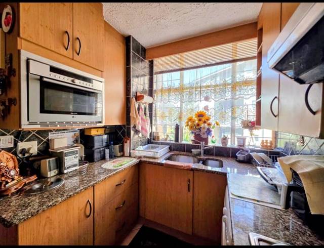 2 BEDROOM APARTMENT FOR SALE IN SINOVILLE